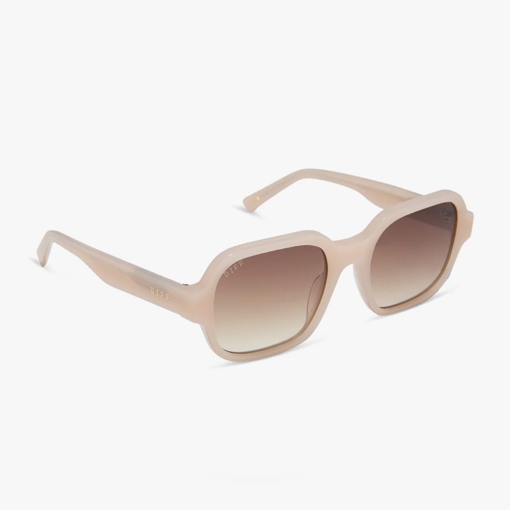 Aspyn Ovard Lola Sunglasses | DIFF Eyewear | Milky Blush Brown Gradient